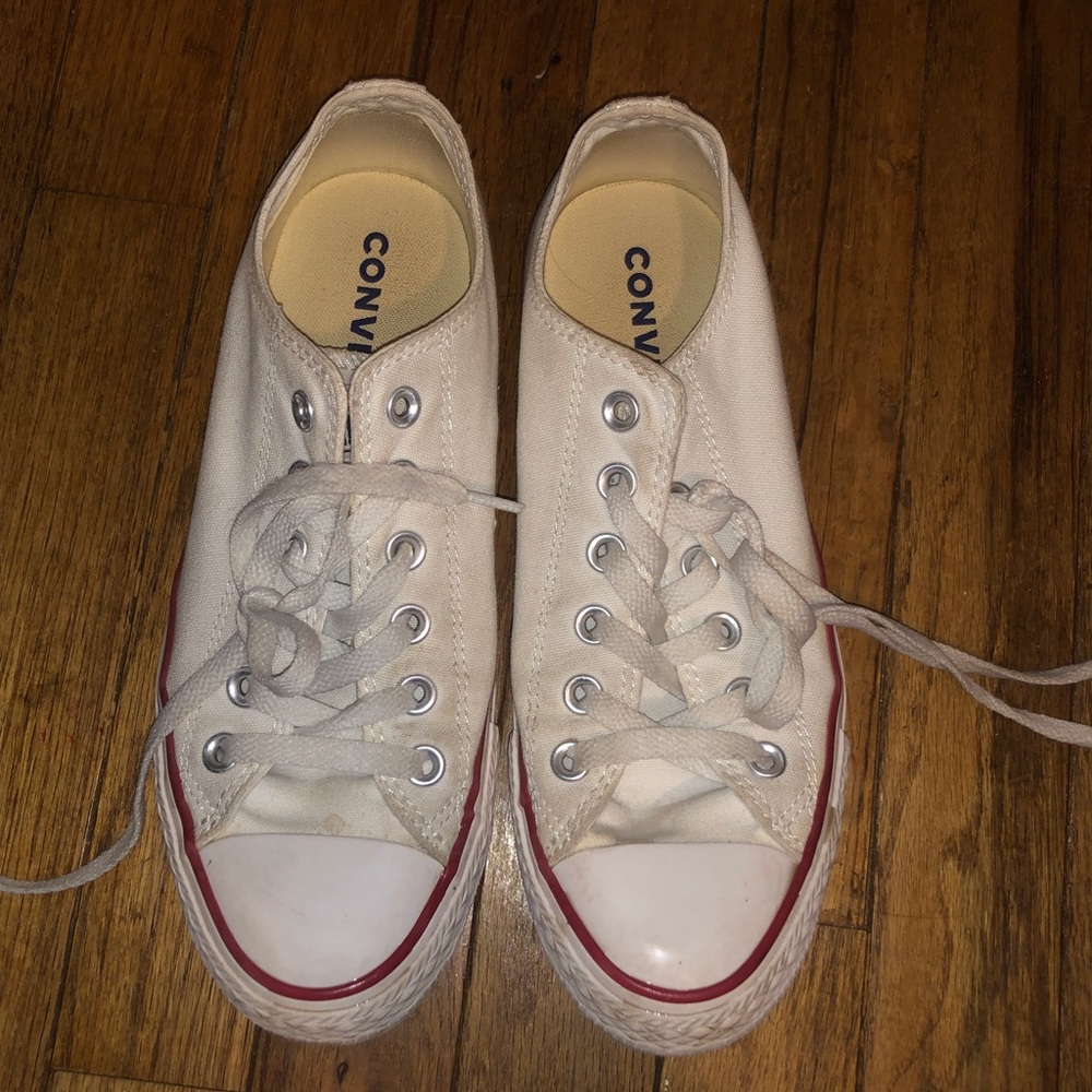 Size 8 used women’s white converse